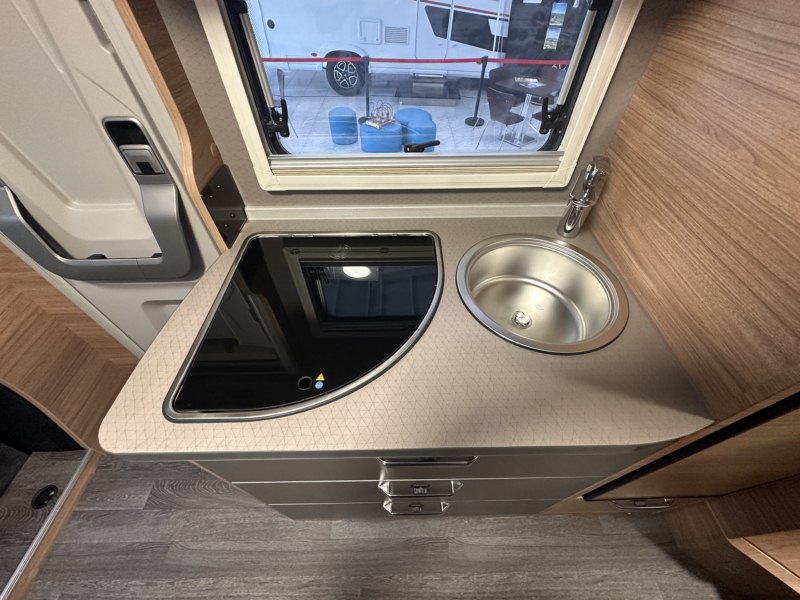 AUTOCARAVANA WEINSBERG CARACOMPACT 640 MEG [EDITION PEPPER]