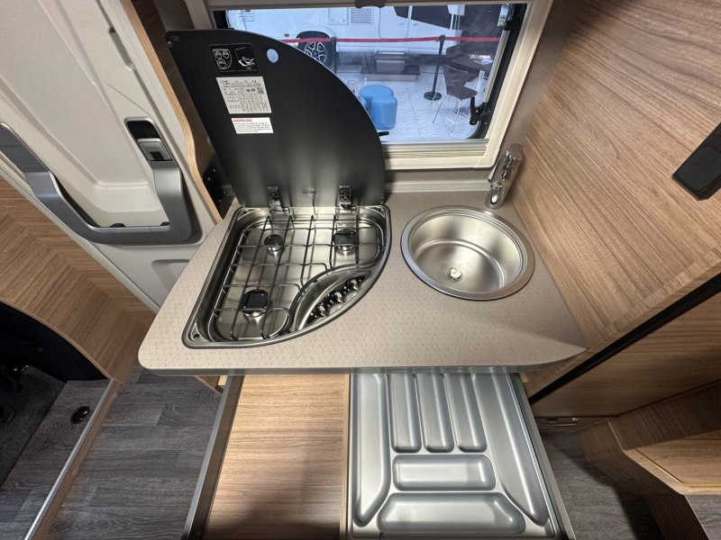 AUTOCARAVANA WEINSBERG CARACOMPACT 640 MEG [EDITION PEPPER]