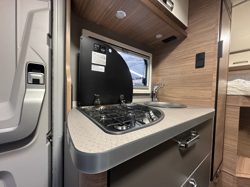 AUTOCARAVANA WEINSBERG CARACOMPACT 640 MEG [EDITION PEPPER]