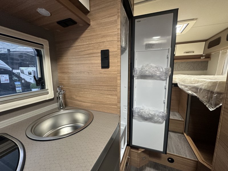 AUTOCARAVANA WEINSBERG CARACOMPACT 640 MEG [EDITION PEPPER]