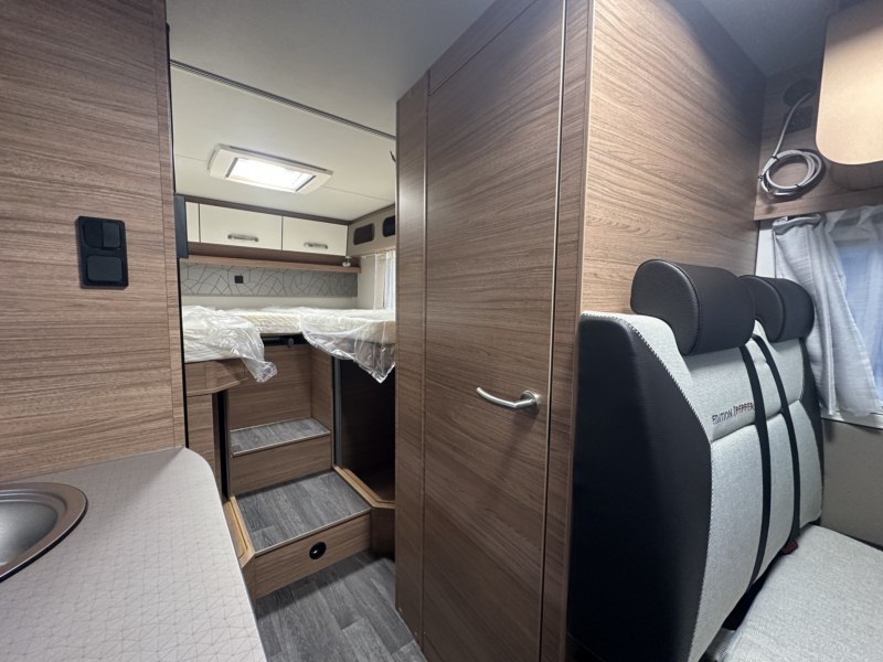 AUTOCARAVANA WEINSBERG CARACOMPACT 640 MEG [EDITION PEPPER]