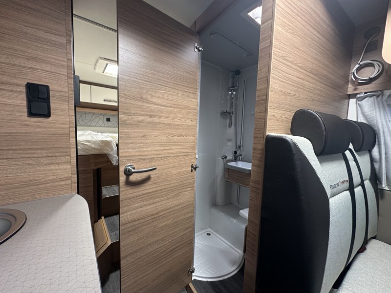 AUTOCARAVANA WEINSBERG CARACOMPACT 640 MEG [EDITION PEPPER]