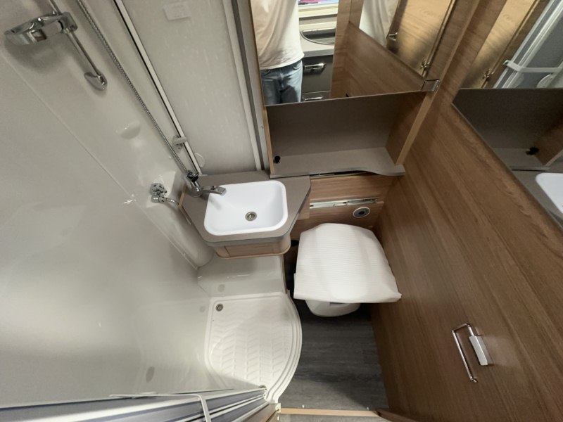 AUTOCARAVANA WEINSBERG CARACOMPACT 640 MEG [EDITION PEPPER]
