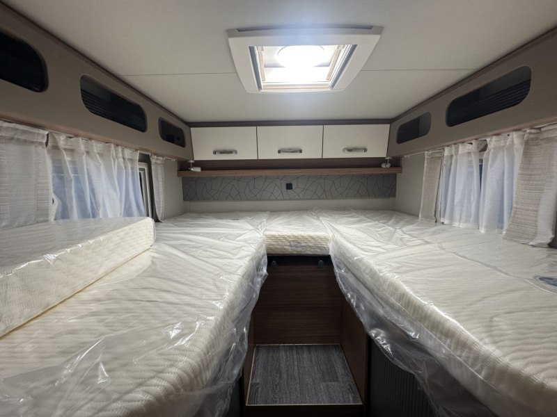 AUTOCARAVANA WEINSBERG CARACOMPACT 640 MEG [EDITION PEPPER]