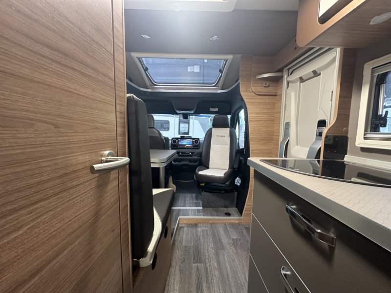 AUTOCARAVANA WEINSBERG CARACOMPACT 640 MEG [EDITION PEPPER]