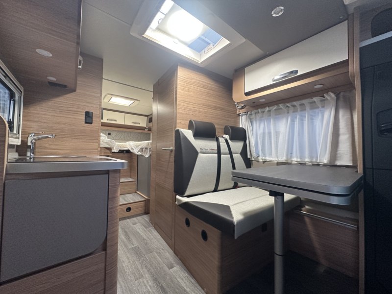 AUTOCARAVANA WEINSBERG CARACOMPACT 640 MEG [EDITION PEPPER]