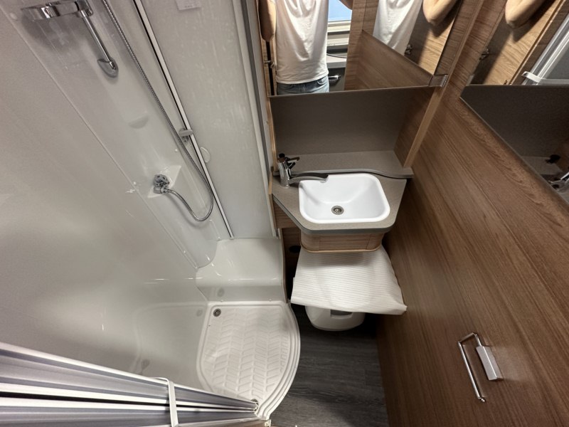 AUTOCARAVANA WEINSBERG CARACOMPACT 640 MEG [EDITION PEPPER]