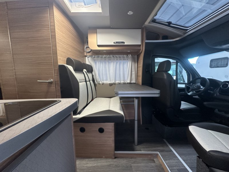 AUTOCARAVANA WEINSBERG CARACOMPACT 640 MEG [EDITION PEPPER]