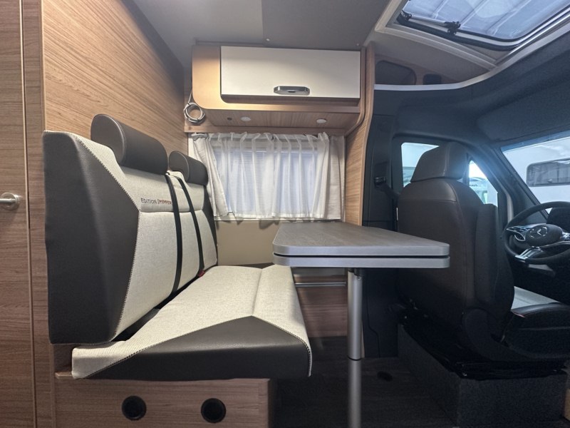 AUTOCARAVANA WEINSBERG CARACOMPACT 640 MEG [EDITION PEPPER]