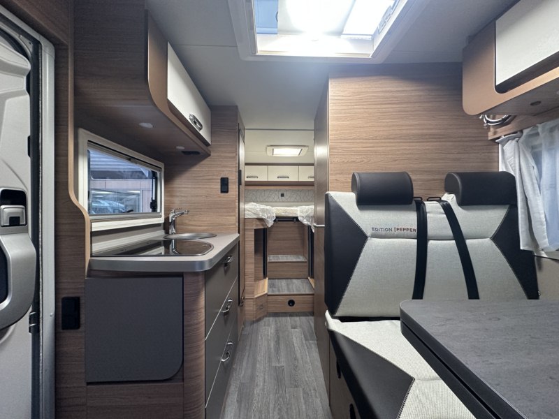 AUTOCARAVANA WEINSBERG CARACOMPACT 640 MEG [EDITION PEPPER]