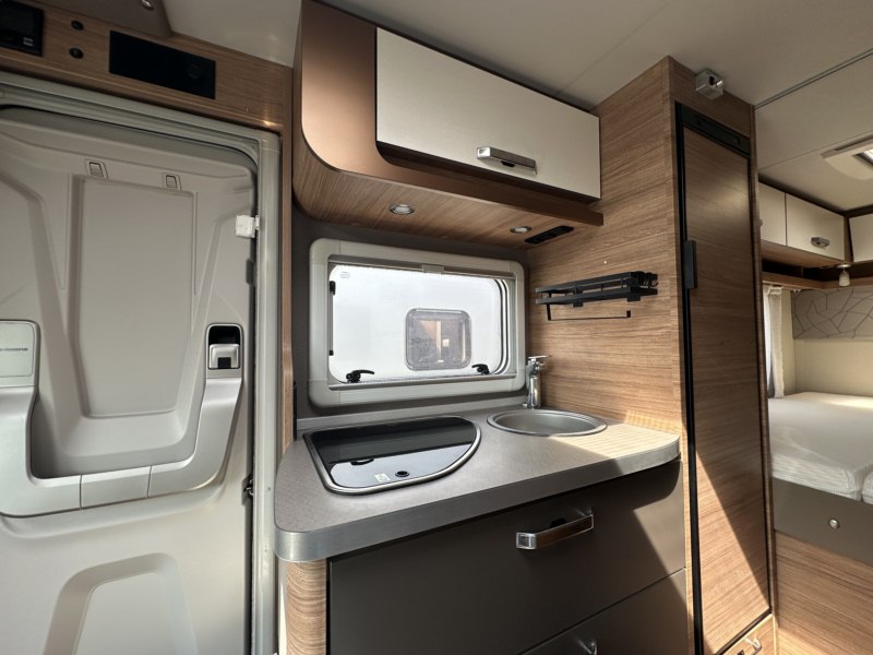 AUTOCARAVANA SEGONA MÀ WEINSBERG CARACOMPACT 600 MF