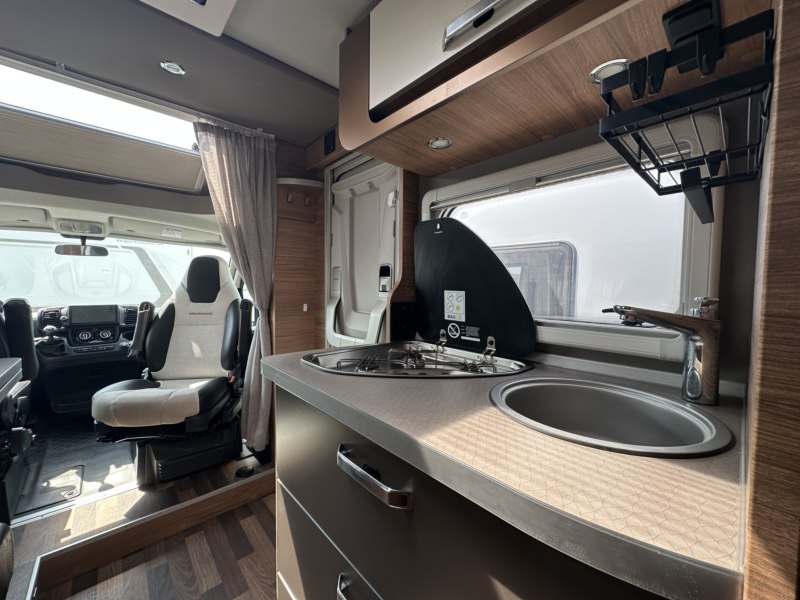 AUTOCARAVANA SEGONA MÀ WEINSBERG CARACOMPACT 600 MF