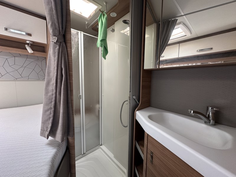 AUTOCARAVANA SEGONA MÀ WEINSBERG CARACOMPACT 600 MF