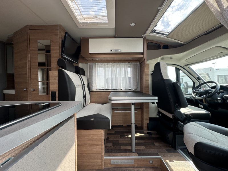 AUTOCARAVANA SEGONA MÀ WEINSBERG CARACOMPACT 600 MF