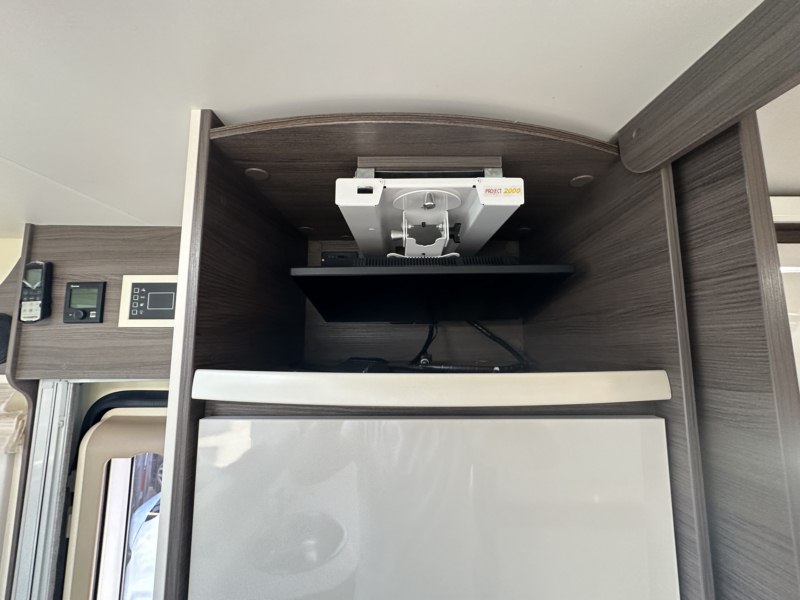 AUTOCARAVANA SEGONA MÀ MCLOUIS NEVIS 75